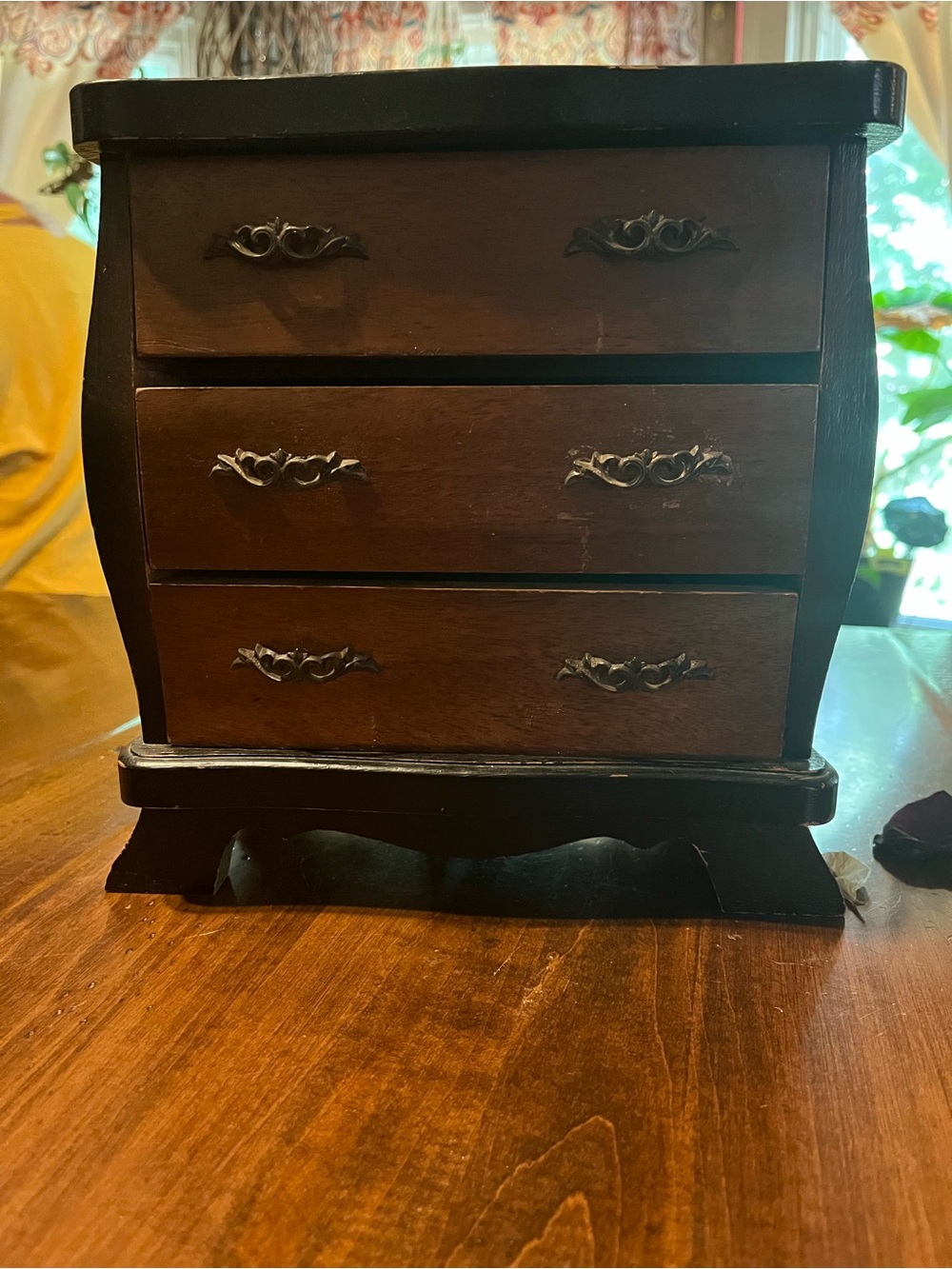 Vintage Music / music box Wooden Three-Drawer Jewelry Chest in Dark Brown